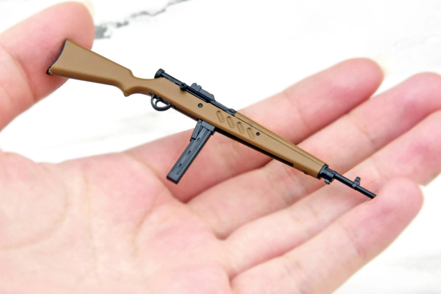 Saga of Tanya the Evil LA-YS03 Tanya MKMS Submachine Gun 1/12 Scale Model Kit
